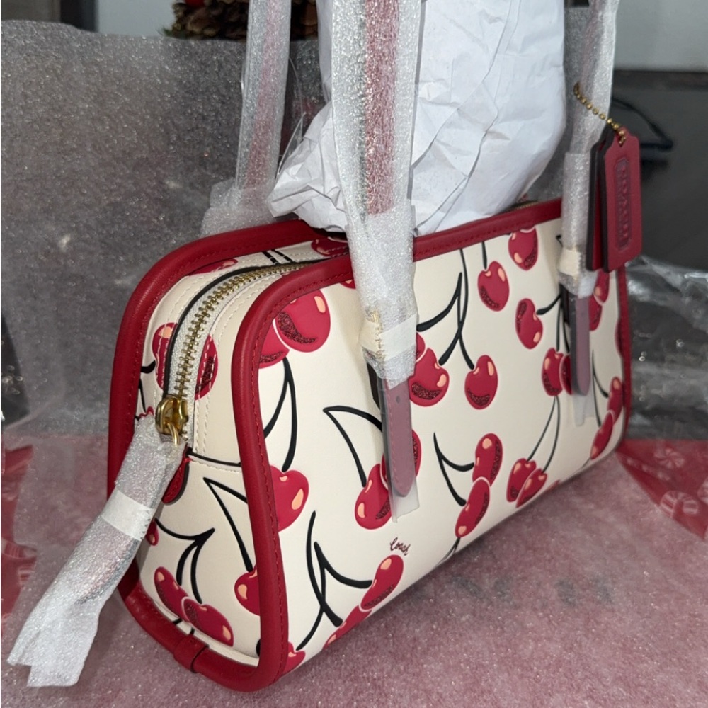 Swing Zip Bag with Cherry Print and Cherry Charm ๐ Limited Re-edition from 1998 - Picture 11 of 15